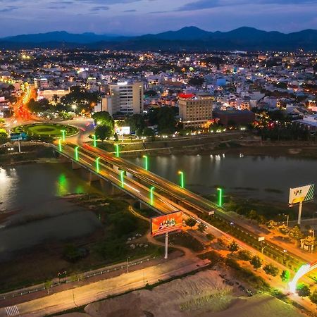 Hoang Thinh Hotel Kon Tum Екстер'єр фото