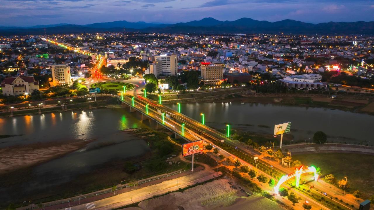 Hoang Thinh Hotel Kon Tum Екстер'єр фото