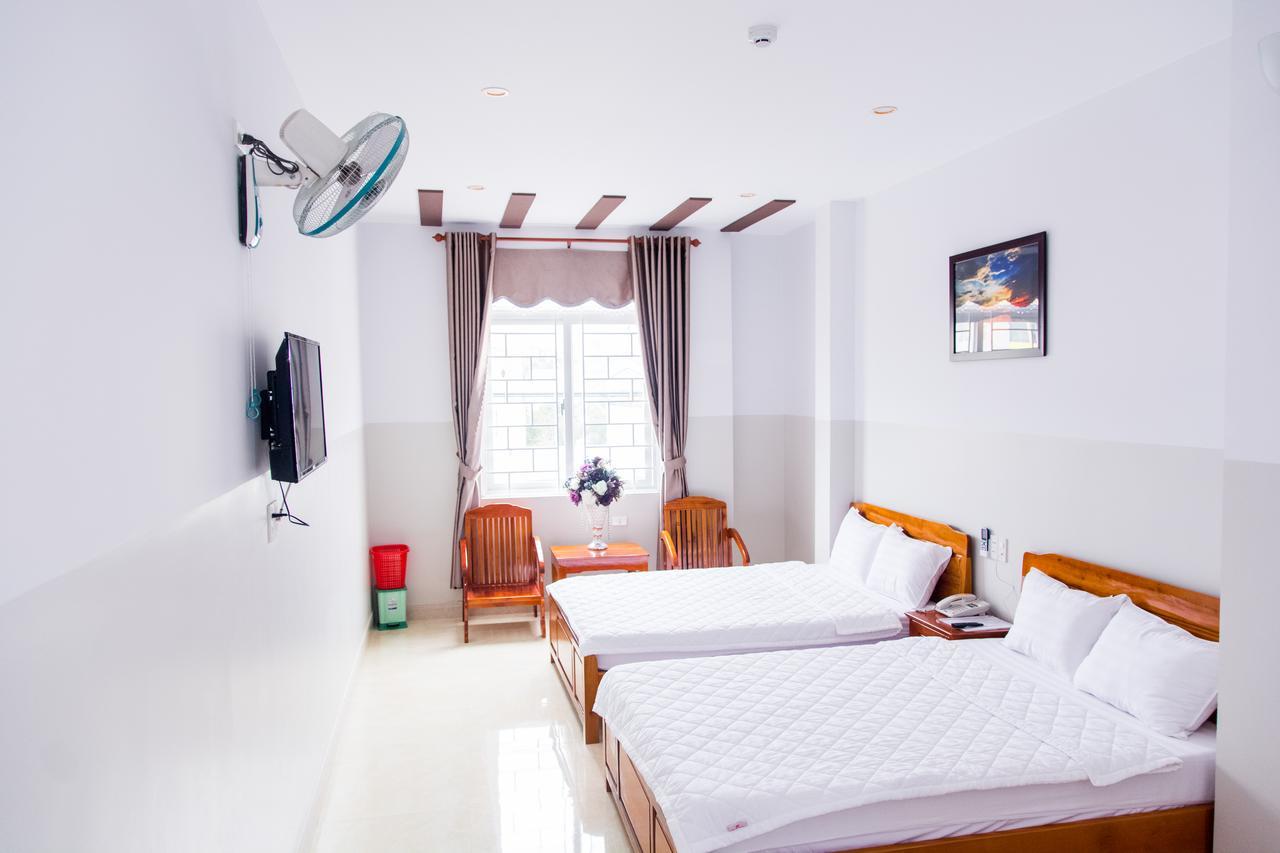 Hoang Thinh Hotel Kon Tum Екстер'єр фото