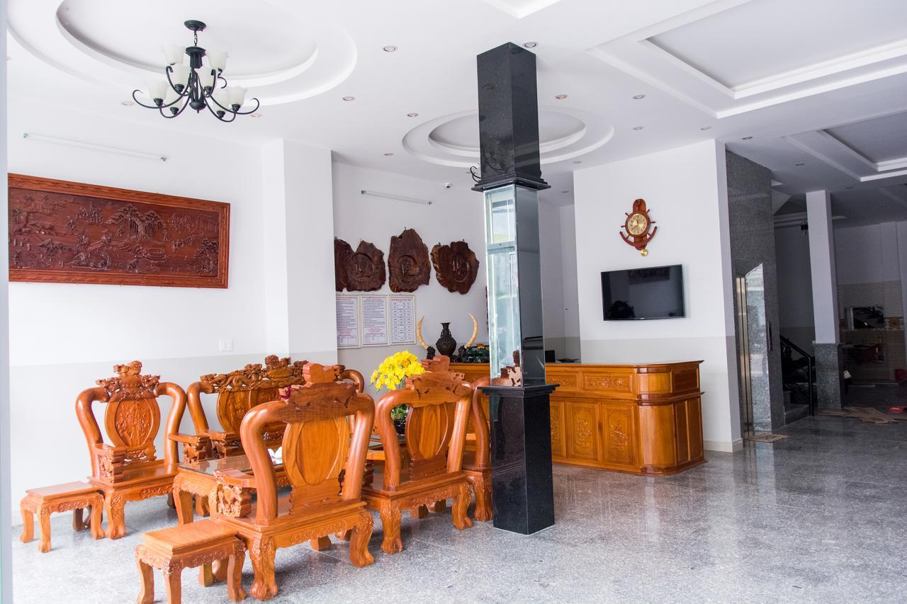 Hoang Thinh Hotel Kon Tum Екстер'єр фото
